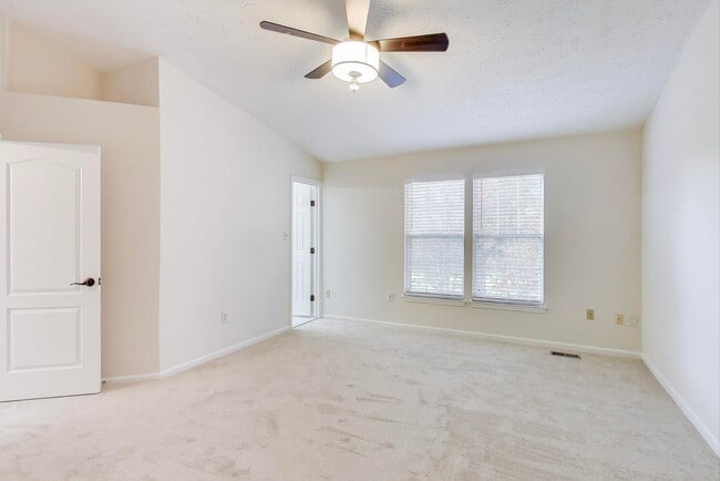 Building Photo - Ellicott City townhome for you!