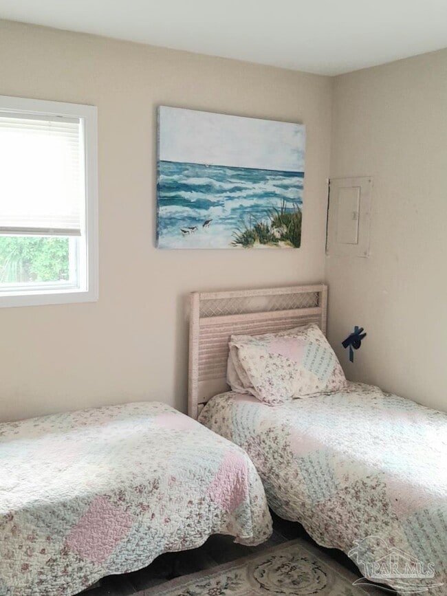 Building Photo - 1018 N F St