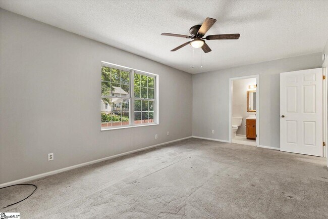 Building Photo - 97 Jamestowne Way
