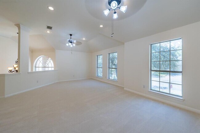Building Photo - 7724 Yaupon Dr