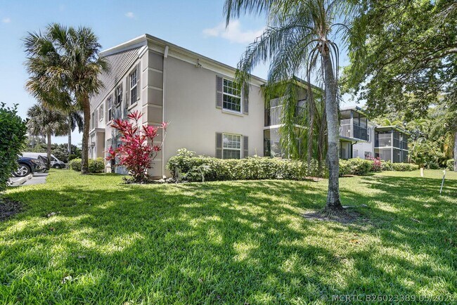 Building Photo - 9101 Jacaranda Ln