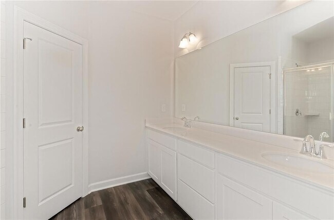 Building Photo - 2814 Woodland Terrace
