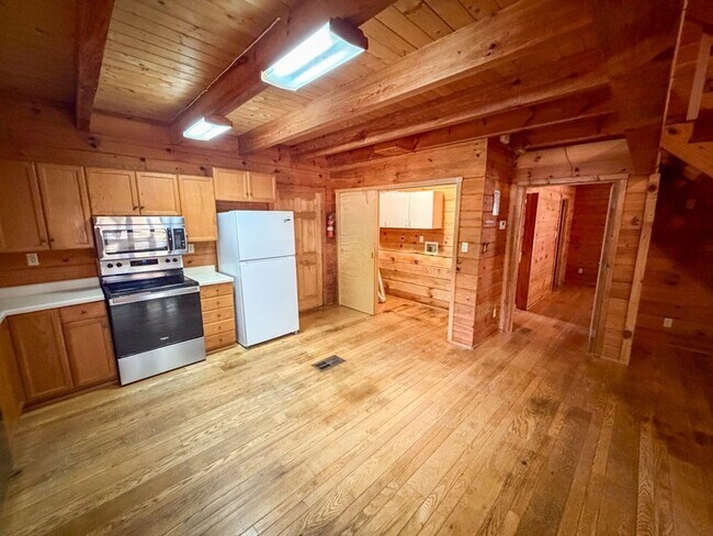 Building Photo - 111 Rocky Creek Dr