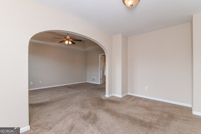 Building Photo - 917 Southfork Dr