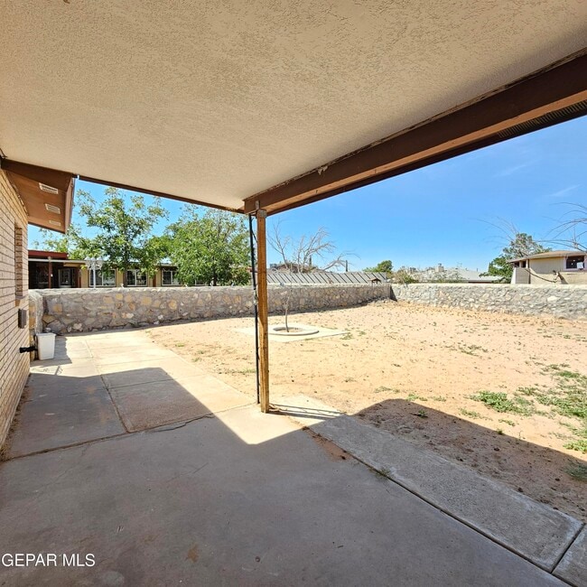Building Photo - 3567 E Glen Dr