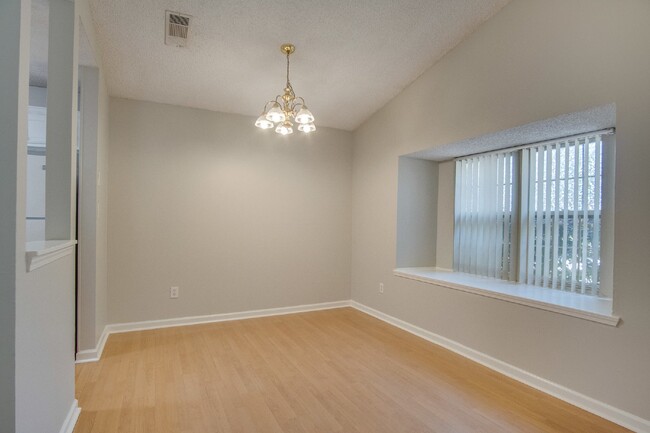 Building Photo - 3BR/2BA Home in North Pensacola Near UWF &...