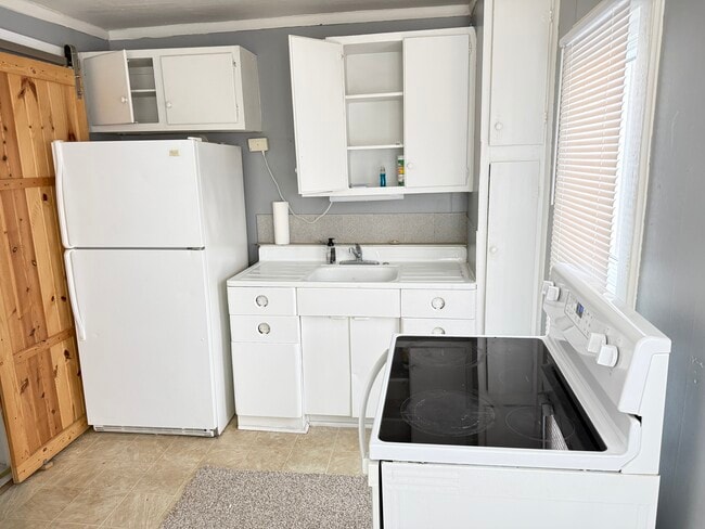 Building Photo - 121 W Plymouth St