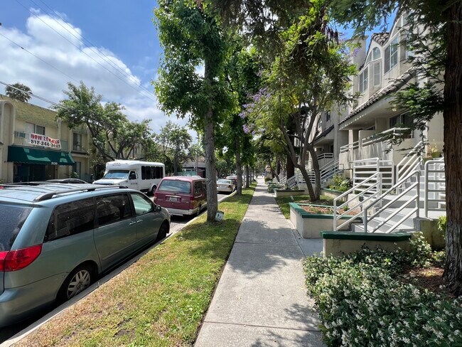 Building Photo - 5145 Yarmouth Ave