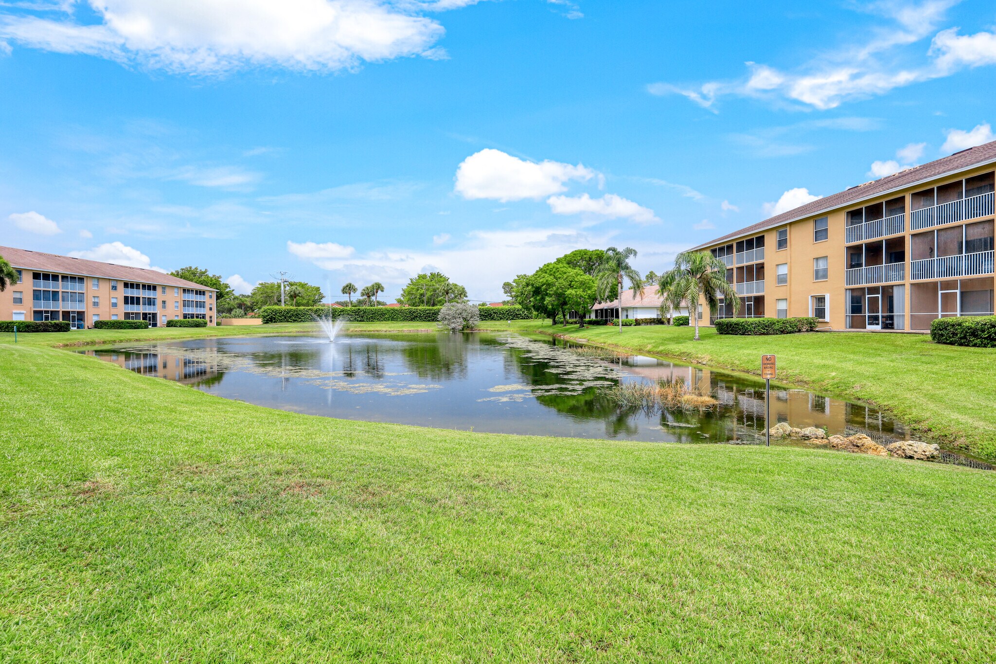 Building Photo - 9650 Victoria Ln