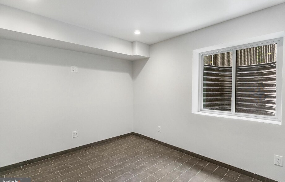 Building Photo - 1510 N Myrtlewood St
