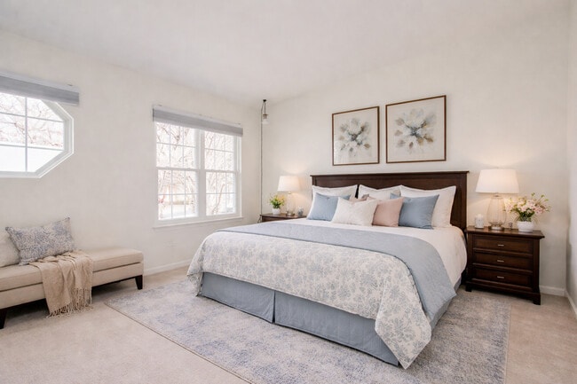 Building Photo - 1217 N Village Dr