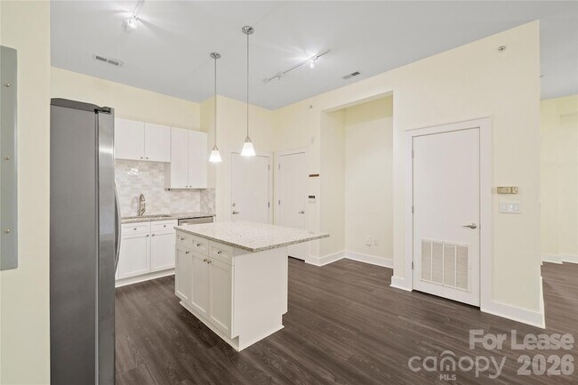 Building Photo - 716 N Davidson St