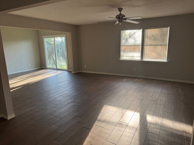 Building Photo - 1609 Camille St