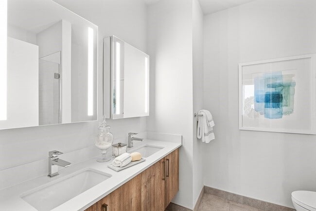 Building Photo - 420 W Broadway