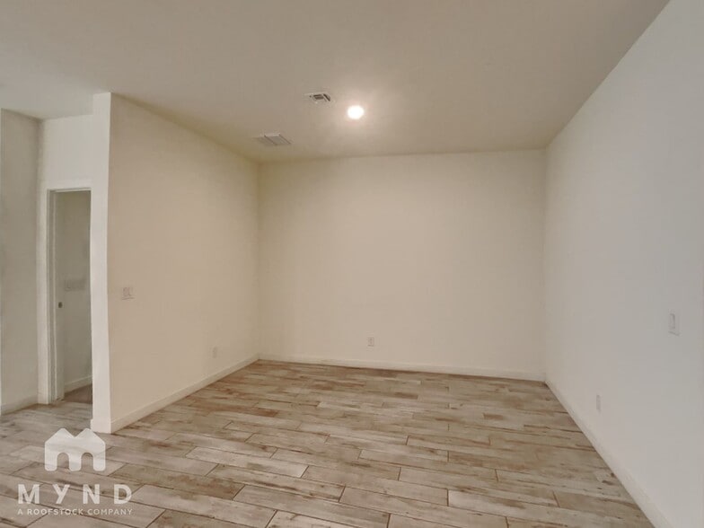 Building Photo - 961 E Wiley Way