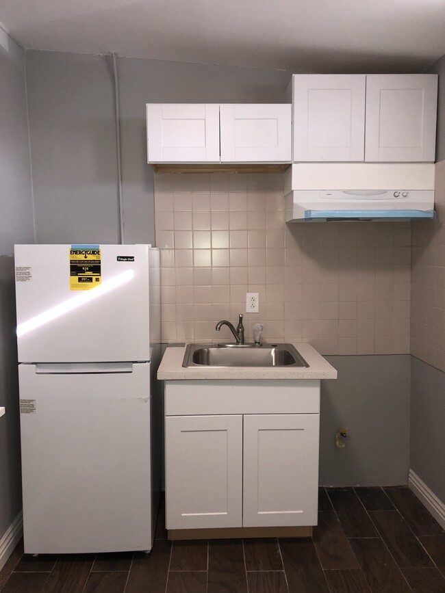 Kitchenette - 5102 W 129th St