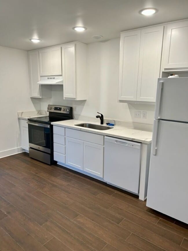 Building Photo - 1018 W 25th Ave