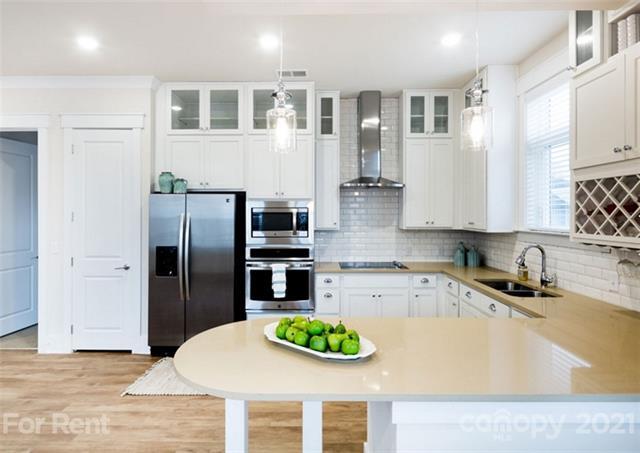 Building Photo - 9921 Holly Center Dr