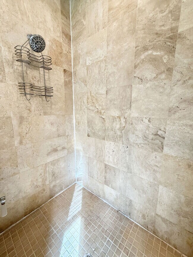 Building Photo - 2223 Amherst Ave