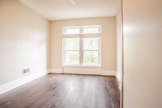 Building Photo - Henrietta Pl