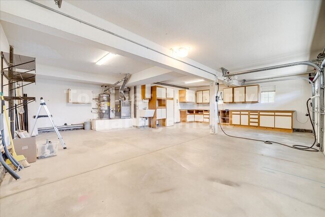 Building Photo - ***Beautiful 3 bed / 2.5 bath / 1,975 sqft House in the Vista/Shadowridge Neighborhood - Availabl...
