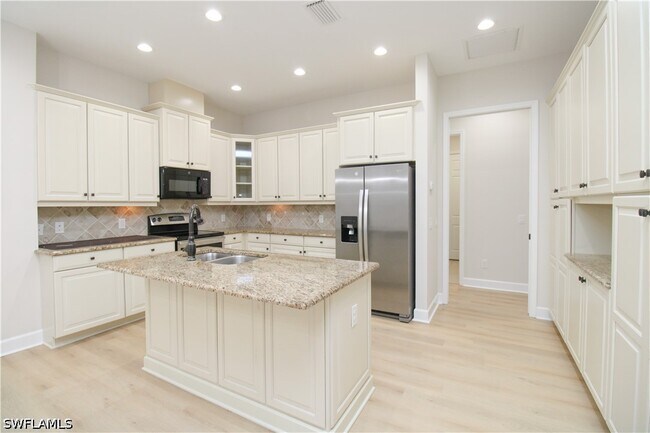 Building Photo - 9122 Isla Bella Cir