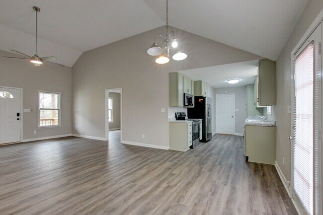Building Photo - 2481 Clarksville Rd
