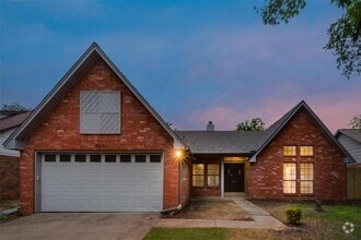 Building Photo - 3301 Cliffview Dr
