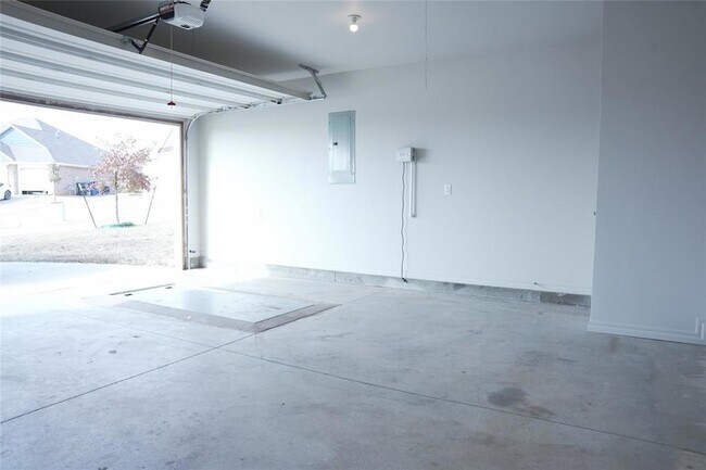 Building Photo - 5216 Bing Cir