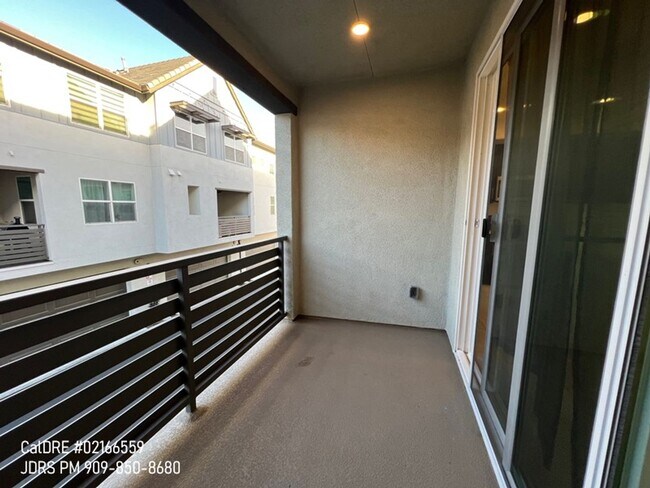 Building Photo - Rancho Cucamonga 3 Bedroom Condo