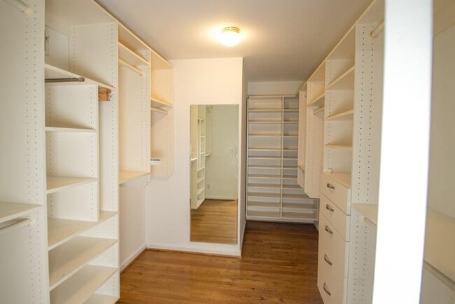 Building Photo - 376 Cochran Dr NW
