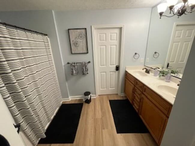 Building Photo - 4 Bed 3.5 Bath Home for rent in Hampton!