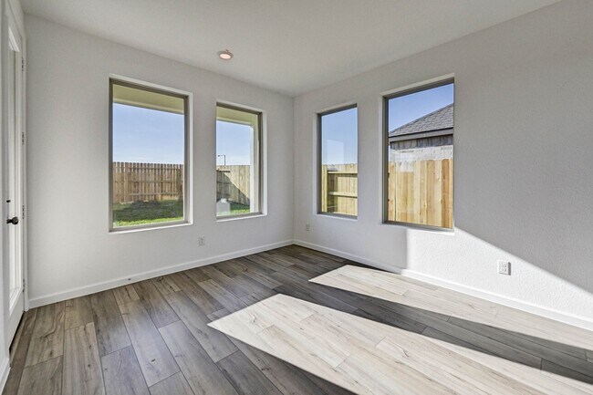 Building Photo - 2605 Mackinac Bay Dr