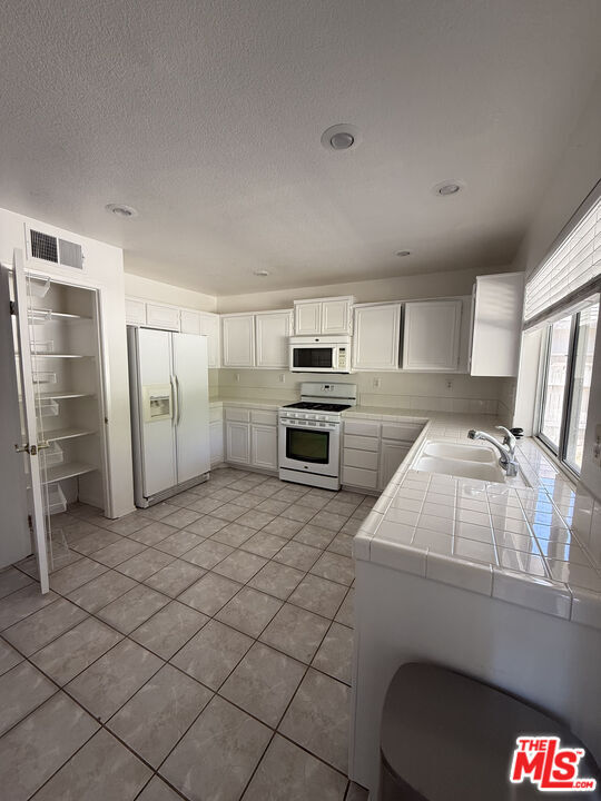 Building Photo - 44752 Ranchwood Ave