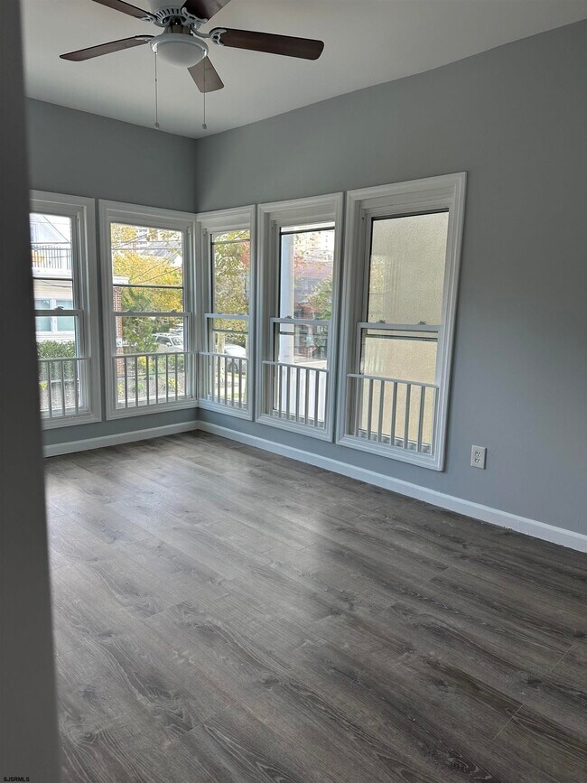 Building Photo - 12 S Jackson Ave