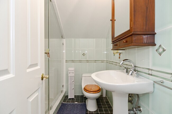 Building Photo - 3 Forest St