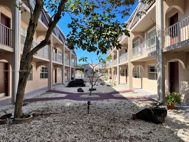 Building Photo - 1100 SE 4th Ave