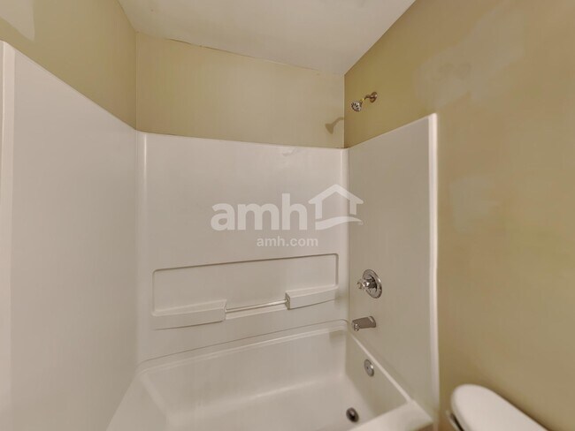 Building Photo - 183 Diamond Ridge Ave