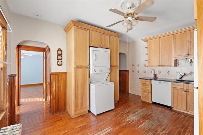 Building Photo - 92 Sayles St