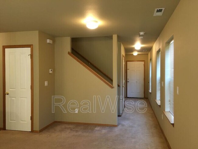 Building Photo - 2885 SW Indian Cir