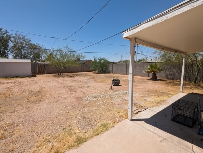 Building Photo - 2147 E Roosevelt St