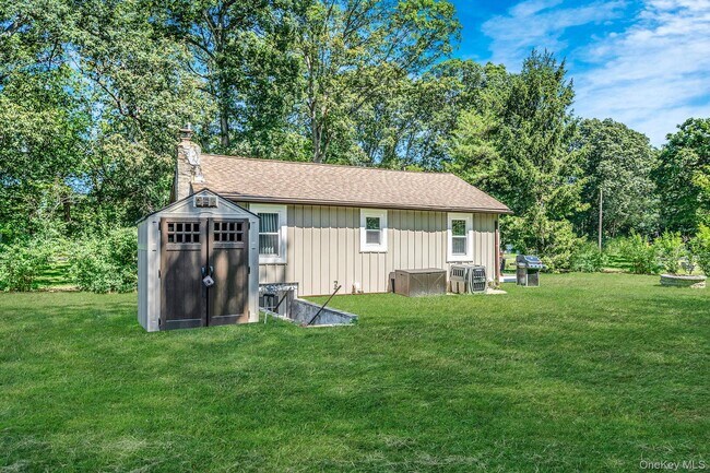 Building Photo - 10 Community Rd
