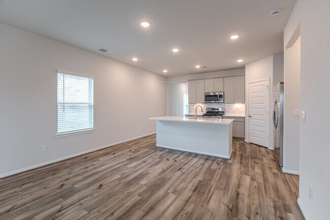 Building Photo - 100 Ashe Juniper Wy