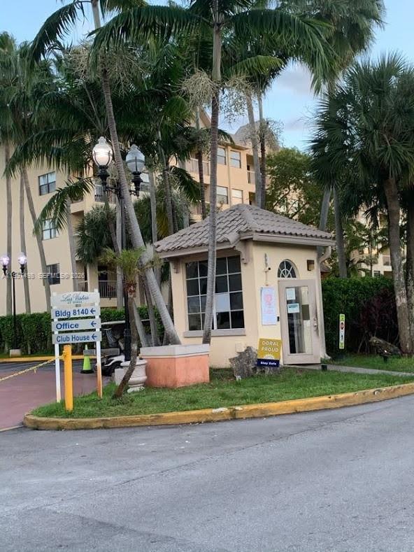 Building Photo - 8215 Lake Dr