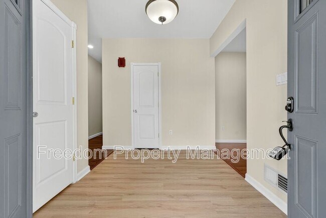 Building Photo - 8513 Thomas Dr
