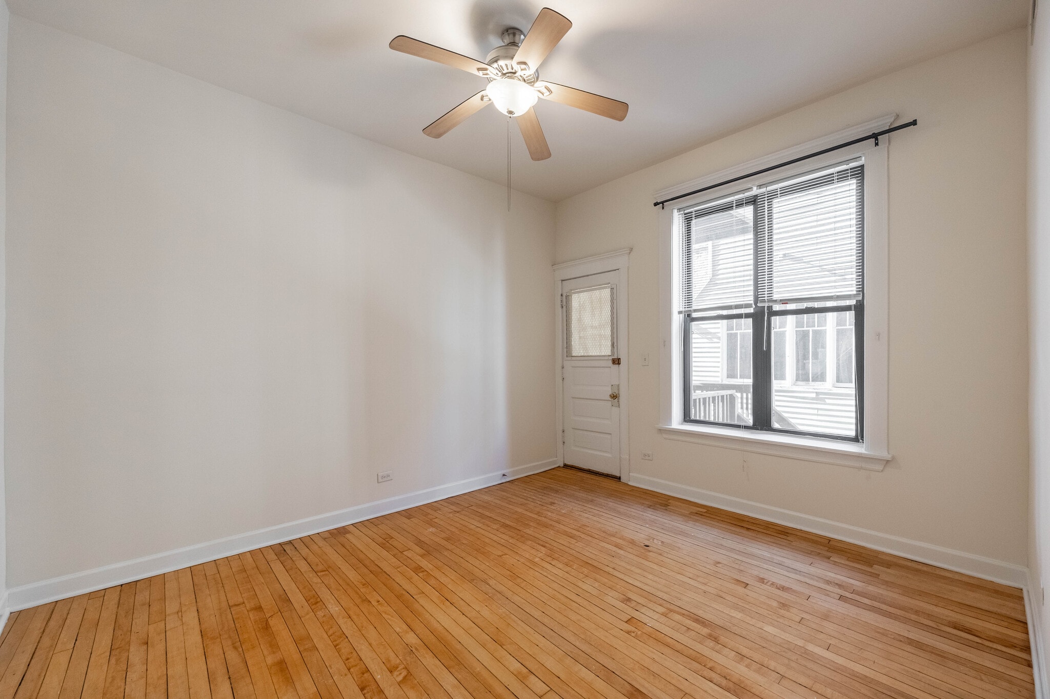 Building Photo - 2132 W Concord Pl