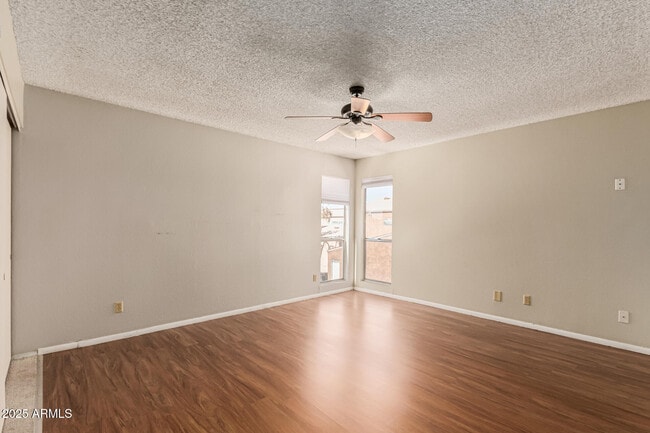 Building Photo - 2680 E Oakleaf Dr