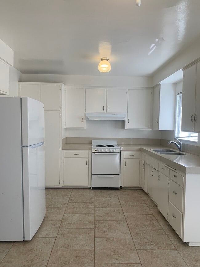 Building Photo - 13931 Bessemer St