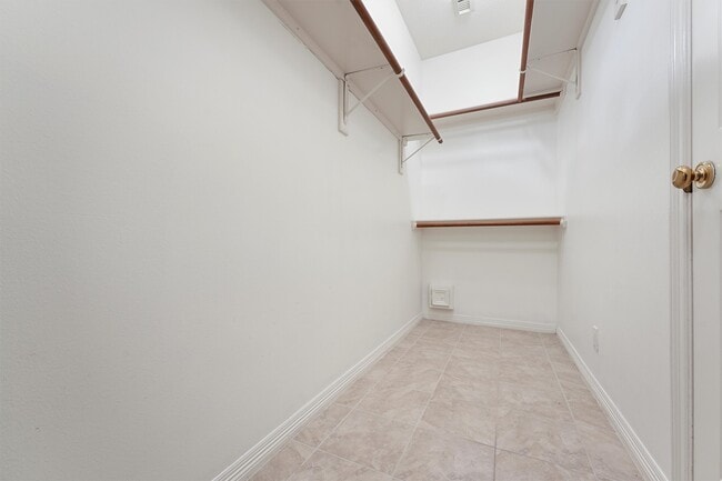 Building Photo - 22910 Fairleaf Cir