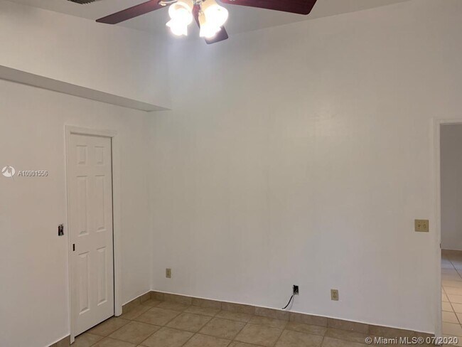 Building Photo - 2499 River Reach Dr